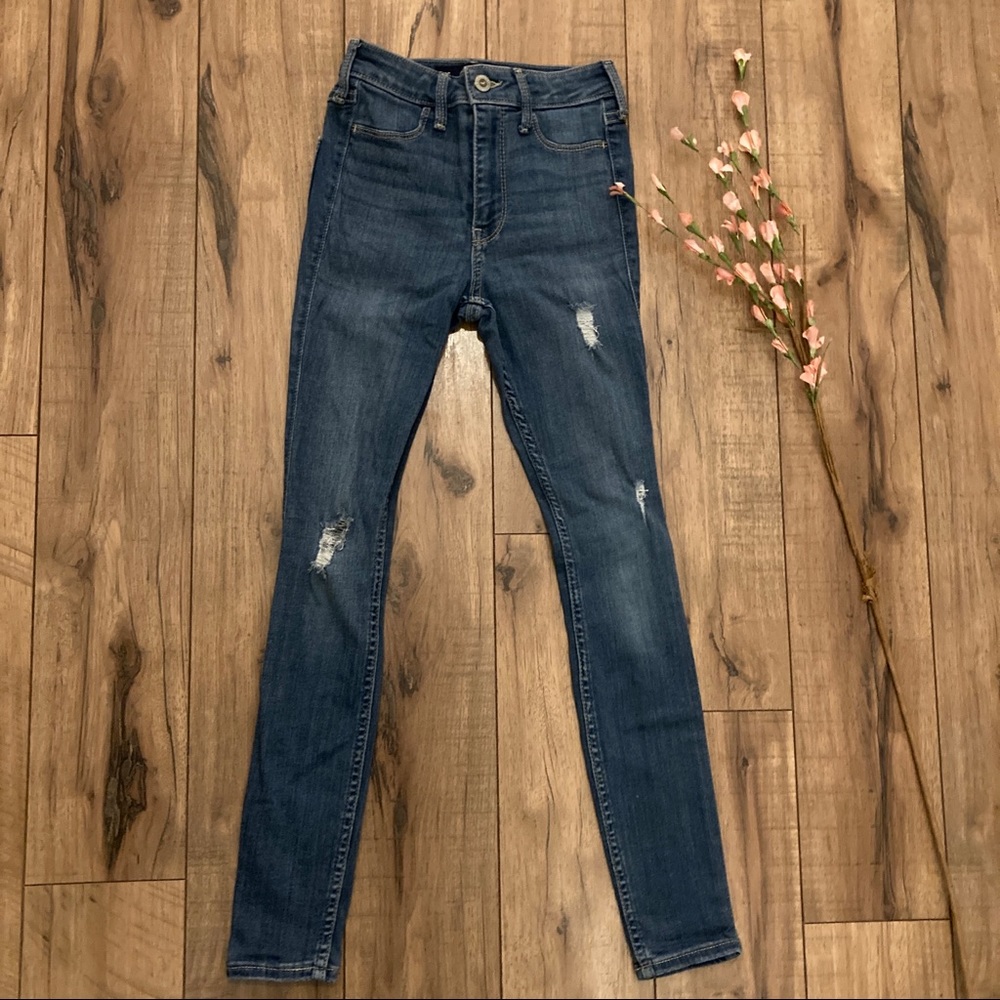 ✨2/$20 Hollister ripped high rise skinny jegging